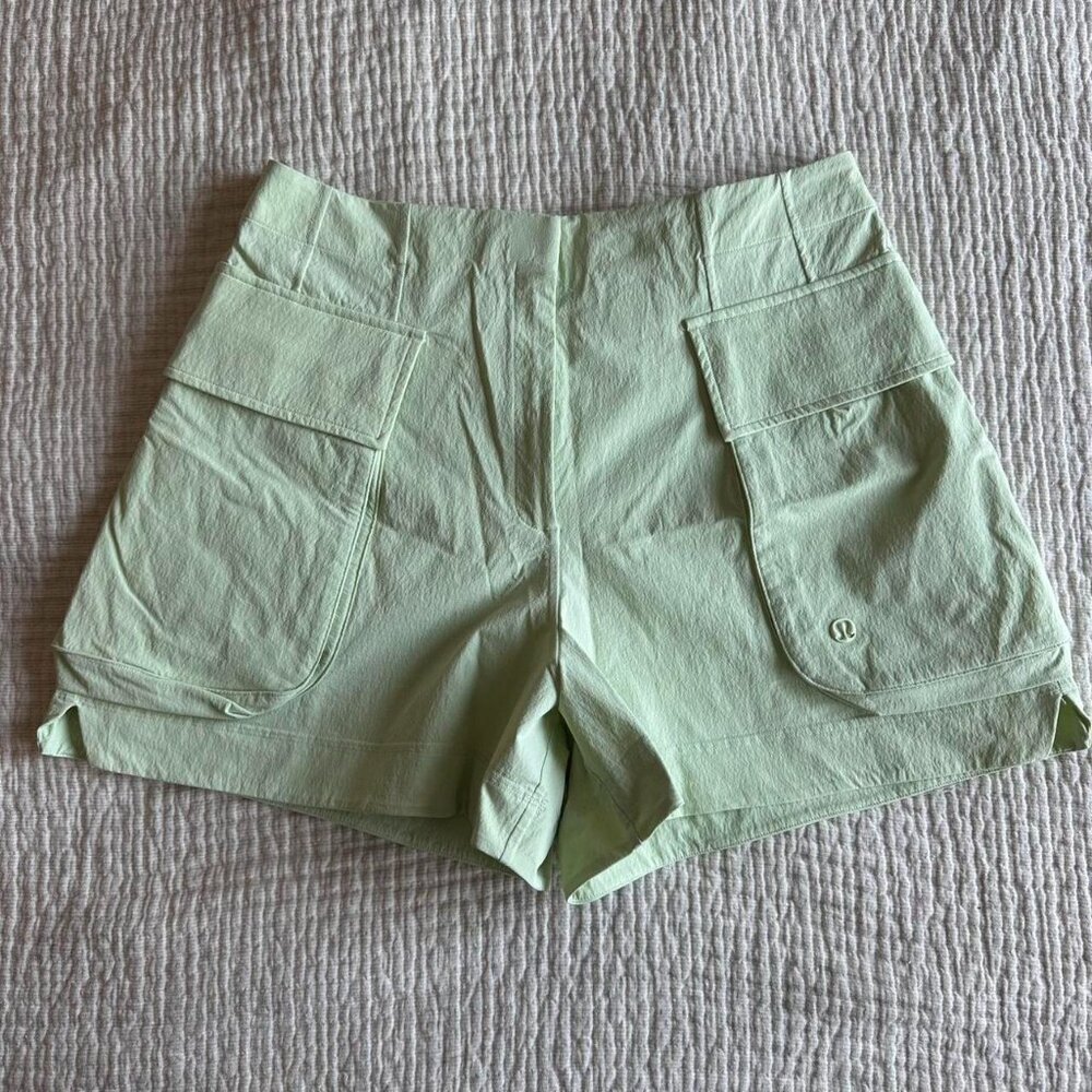 Lululemon Relaxed-Fit Super-High-Rise Cargo Short 4" Mint Green Neon Activewear